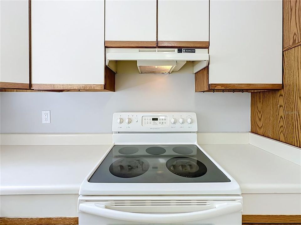 For Sale: $210,000 (2 beds, 1 baths, 1202 Square Feet)
