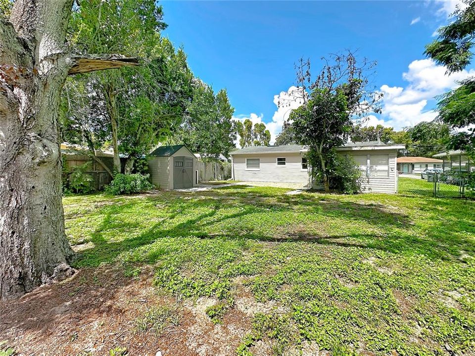 For Sale: $210,000 (2 beds, 1 baths, 1202 Square Feet)