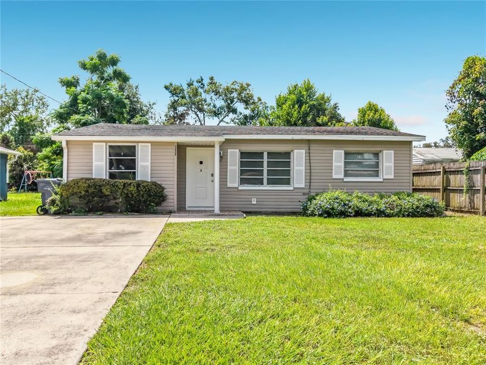 For Sale: $210,000 (2 beds, 1 baths, 1202 Square Feet)
