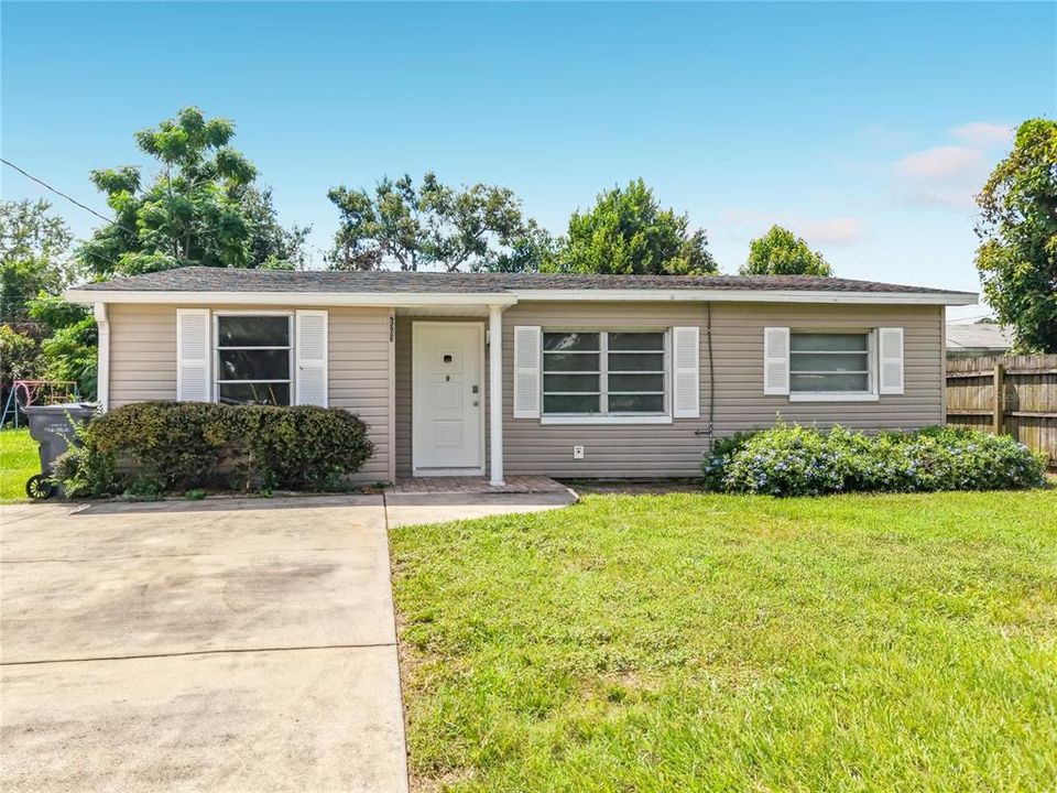 For Sale: $210,000 (2 beds, 1 baths, 1202 Square Feet)