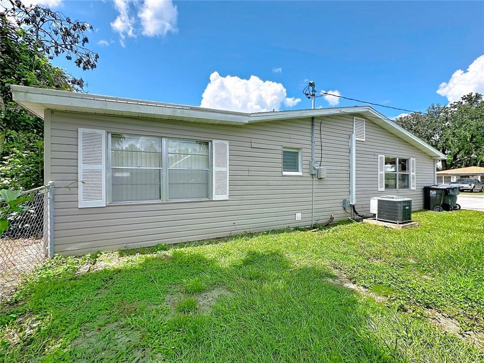 For Sale: $210,000 (2 beds, 1 baths, 1202 Square Feet)