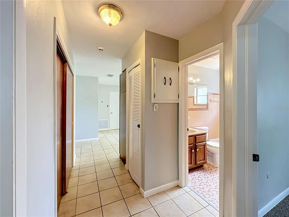 For Sale: $210,000 (2 beds, 1 baths, 1202 Square Feet)