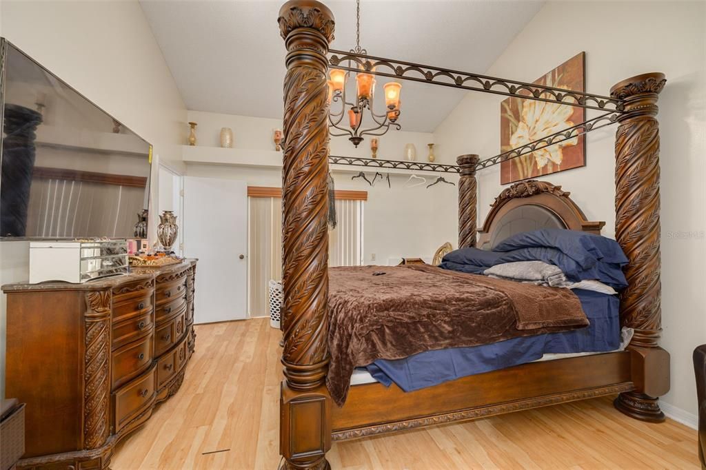 : $500,000 (4 beds, 2 baths, 2470 Square Feet)