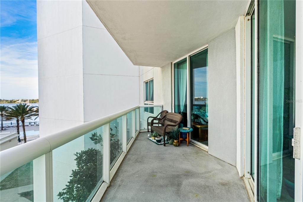 En Venta: $299,900 (3 camas, 3 baños, 1992 Pies cuadrados)