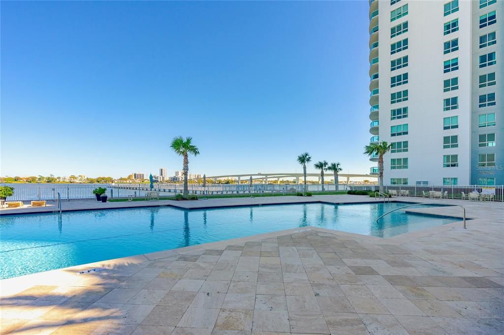 En Venta: $299,900 (3 camas, 3 baños, 1992 Pies cuadrados)