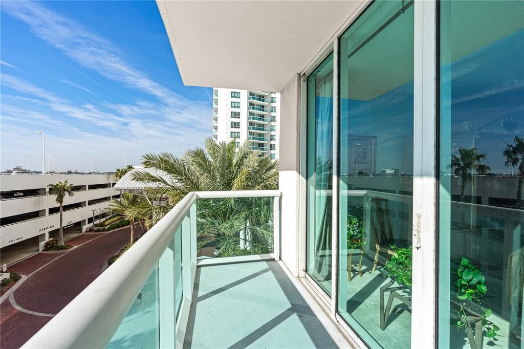 En Venta: $299,900 (3 camas, 3 baños, 1992 Pies cuadrados)