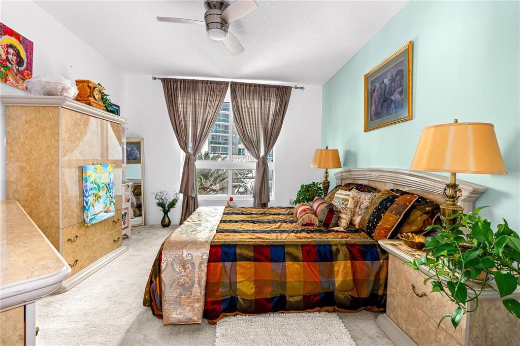 En Venta: $299,900 (3 camas, 3 baños, 1992 Pies cuadrados)