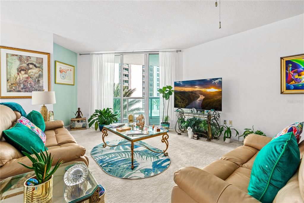 En Venta: $299,900 (3 camas, 3 baños, 1992 Pies cuadrados)