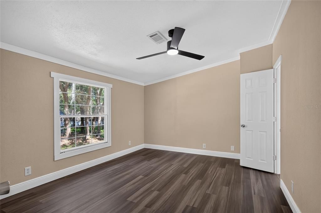 Active With Contract: $199,900 (3 beds, 2 baths, 1152 Square Feet)