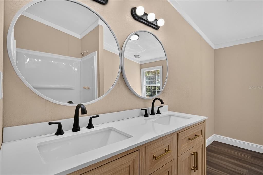 Active With Contract: $199,900 (3 beds, 2 baths, 1152 Square Feet)