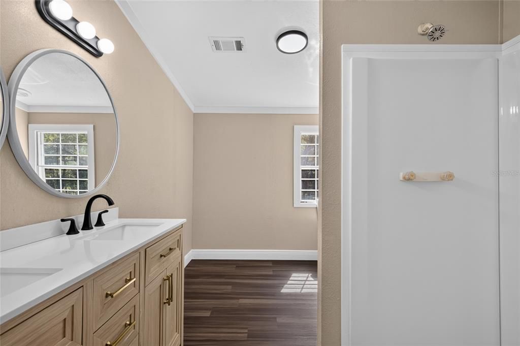 Active With Contract: $199,900 (3 beds, 2 baths, 1152 Square Feet)