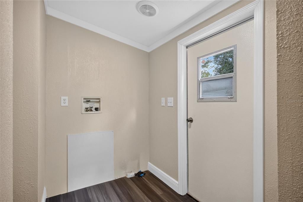Active With Contract: $199,900 (3 beds, 2 baths, 1152 Square Feet)
