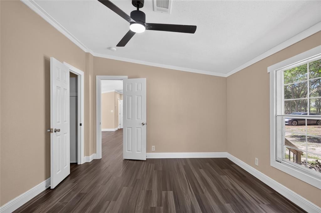 Active With Contract: $199,900 (3 beds, 2 baths, 1152 Square Feet)