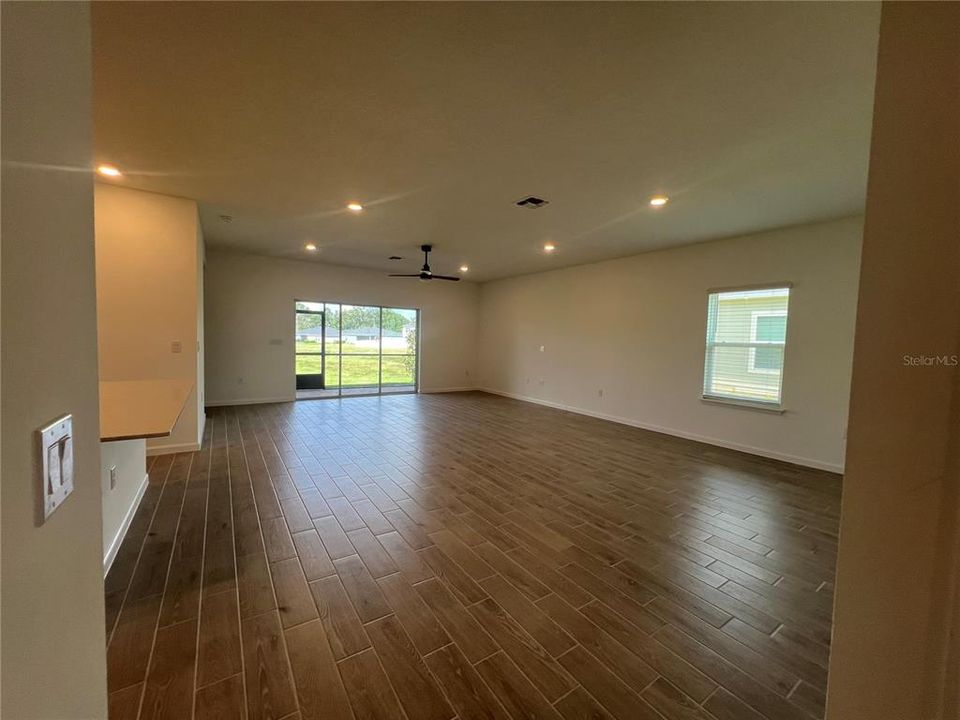 For Rent: $2,095 (4 beds, 3 baths, 2039 Square Feet)