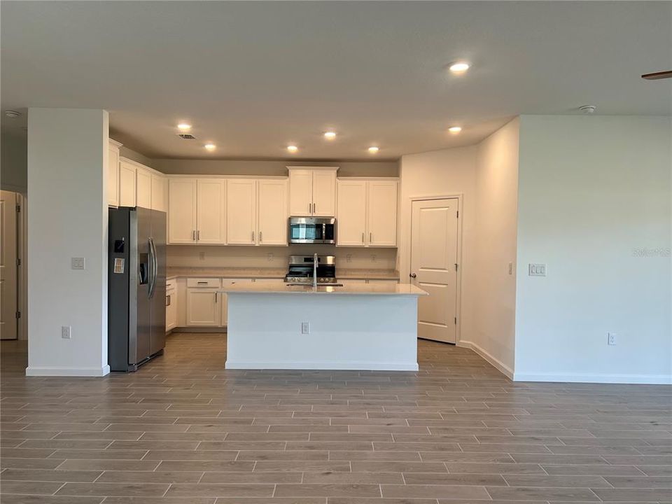 For Rent: $2,095 (4 beds, 3 baths, 2039 Square Feet)