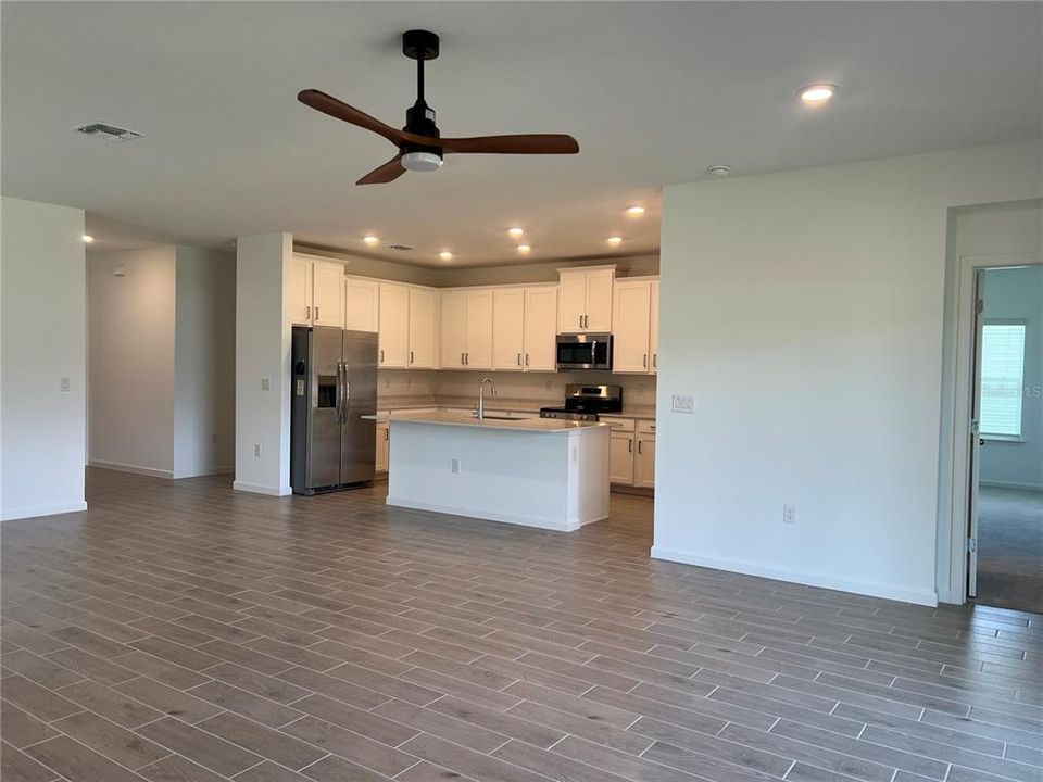 For Rent: $2,095 (4 beds, 3 baths, 2039 Square Feet)
