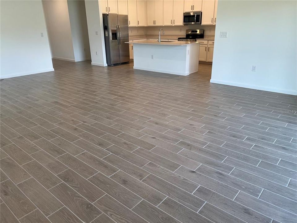 For Rent: $2,095 (4 beds, 3 baths, 2039 Square Feet)
