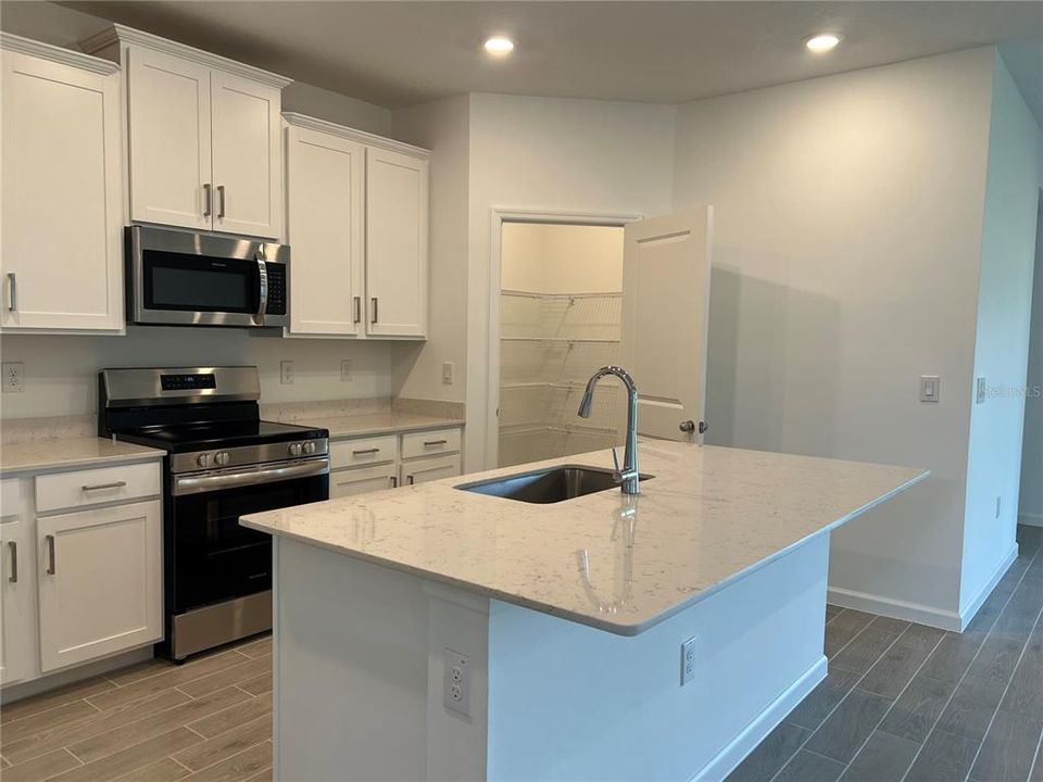 For Rent: $2,095 (4 beds, 3 baths, 2039 Square Feet)