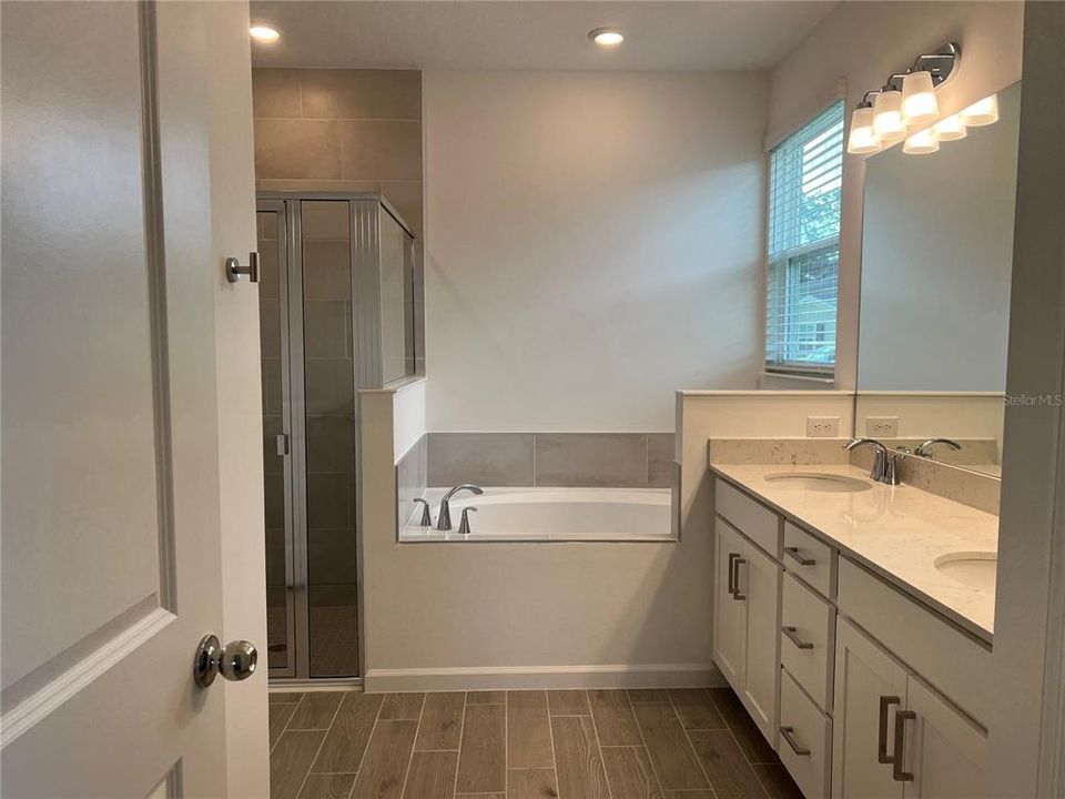 For Rent: $2,095 (4 beds, 3 baths, 2039 Square Feet)