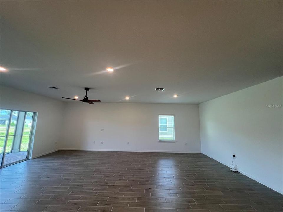 For Rent: $2,095 (4 beds, 3 baths, 2039 Square Feet)