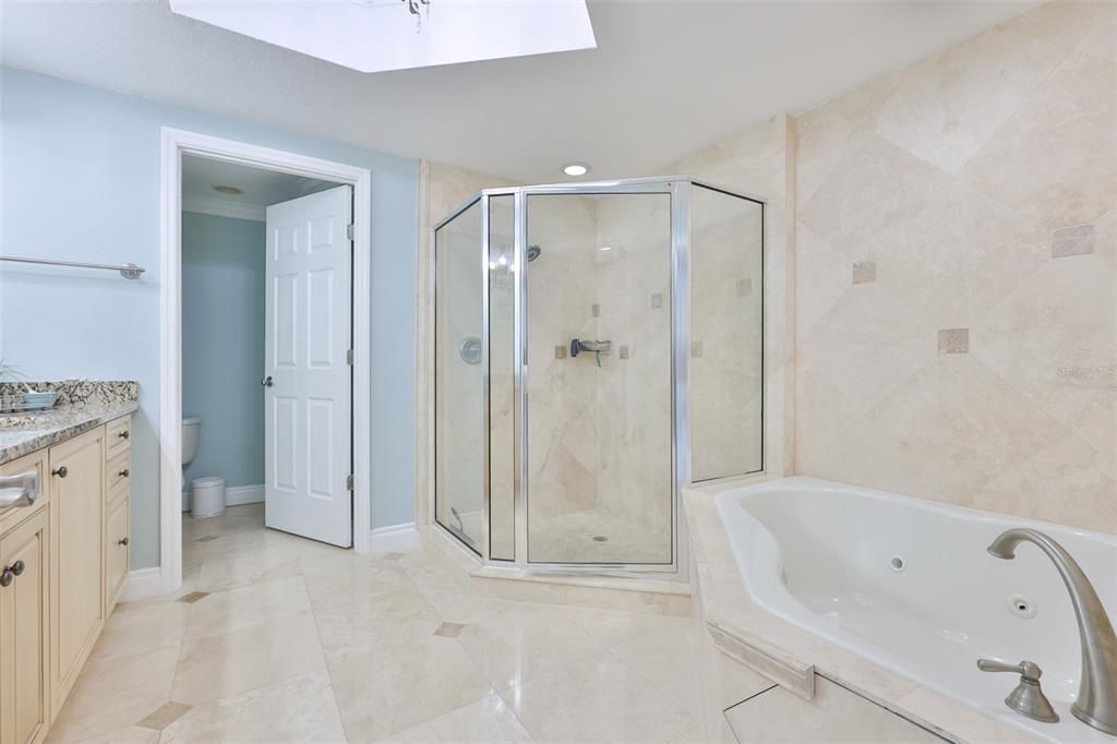 En Venta: $1,400,000 (3 camas, 3 baños, 2247 Pies cuadrados)