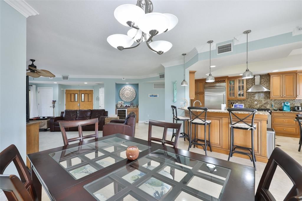 En Venta: $1,400,000 (3 camas, 3 baños, 2247 Pies cuadrados)