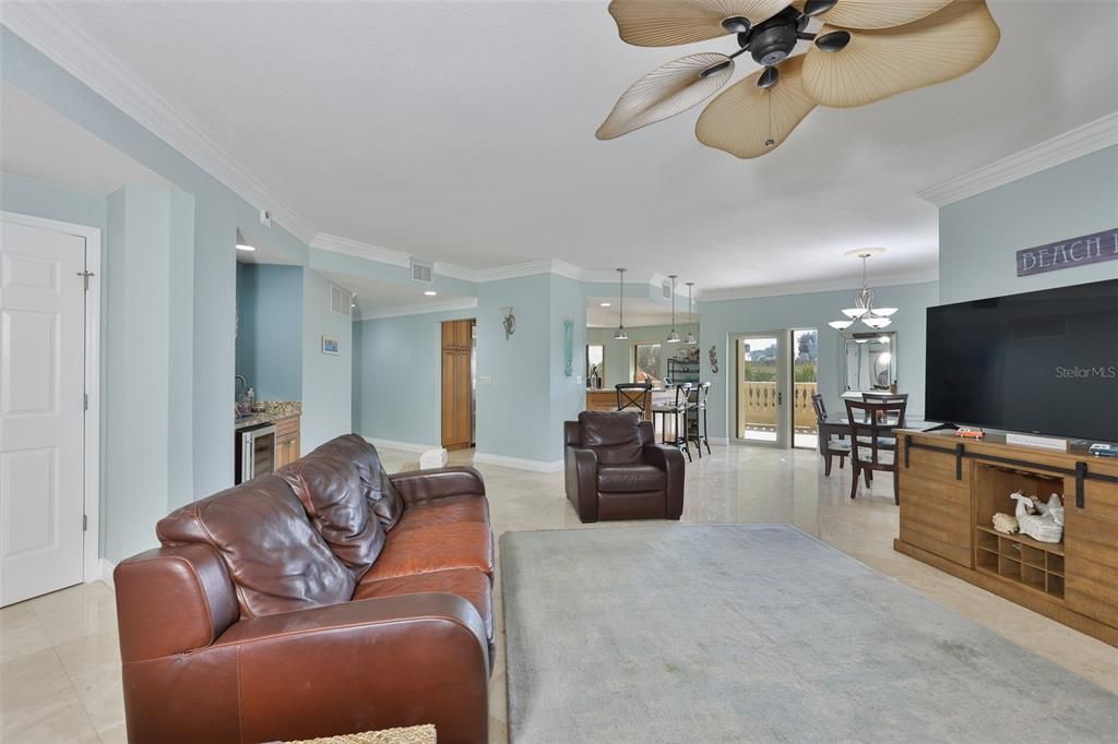 En Venta: $1,400,000 (3 camas, 3 baños, 2247 Pies cuadrados)