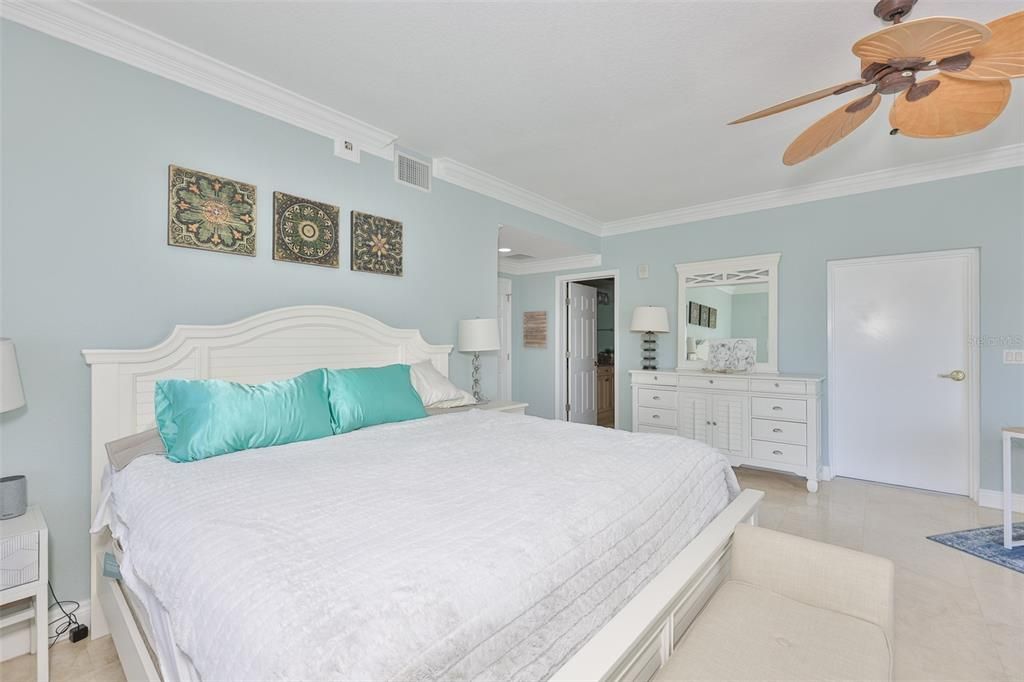 En Venta: $1,400,000 (3 camas, 3 baños, 2247 Pies cuadrados)