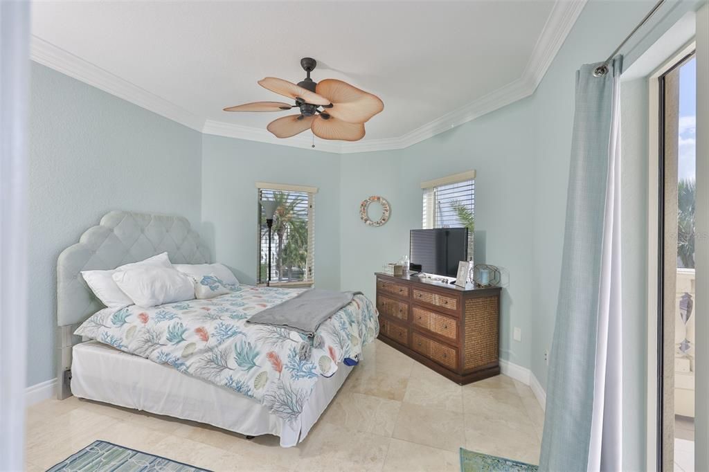 En Venta: $1,400,000 (3 camas, 3 baños, 2247 Pies cuadrados)