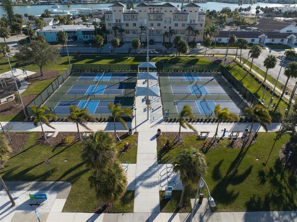 En Venta: $1,400,000 (3 camas, 3 baños, 2247 Pies cuadrados)