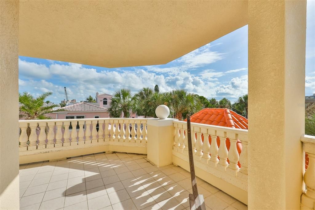 En Venta: $1,400,000 (3 camas, 3 baños, 2247 Pies cuadrados)