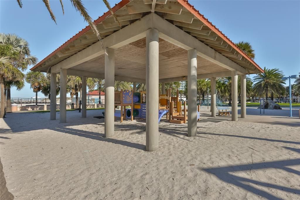 En Venta: $1,400,000 (3 camas, 3 baños, 2247 Pies cuadrados)