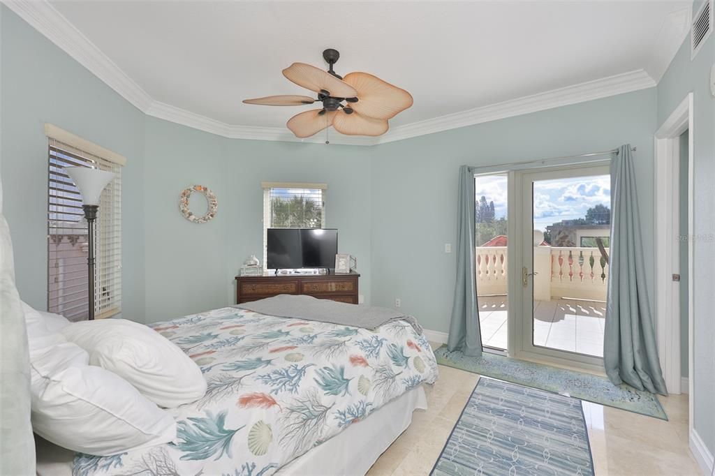 En Venta: $1,400,000 (3 camas, 3 baños, 2247 Pies cuadrados)