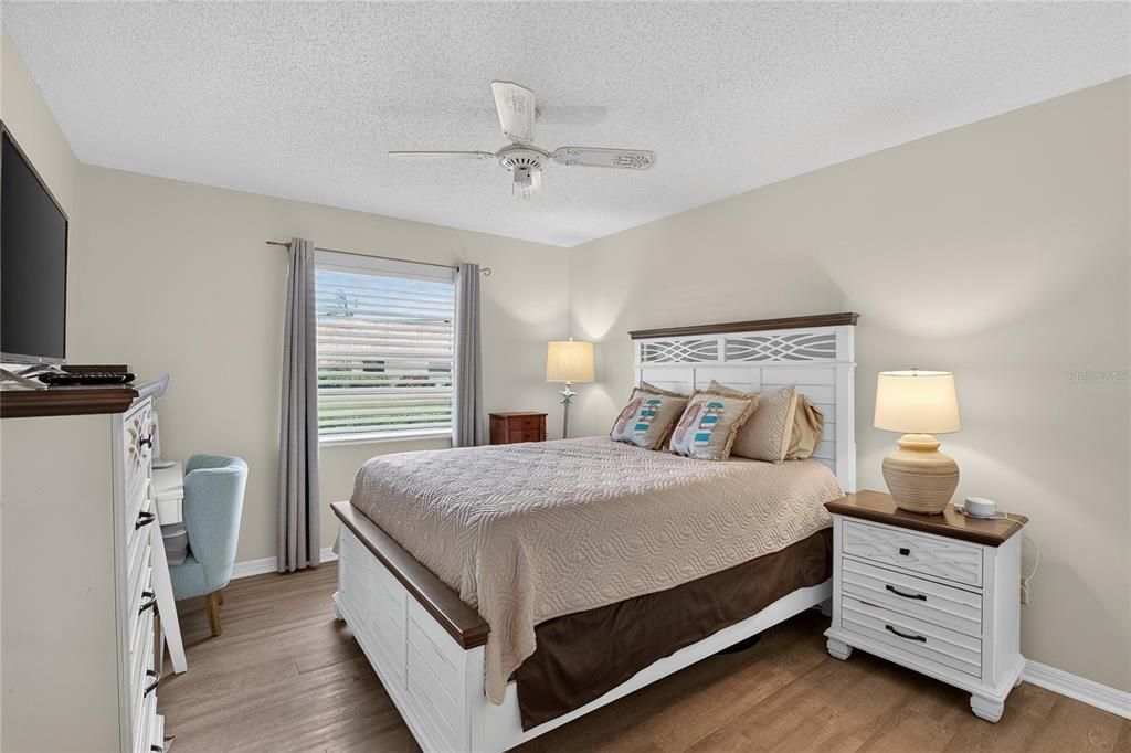 For Sale: $130,000 (2 beds, 2 baths, 1149 Square Feet)