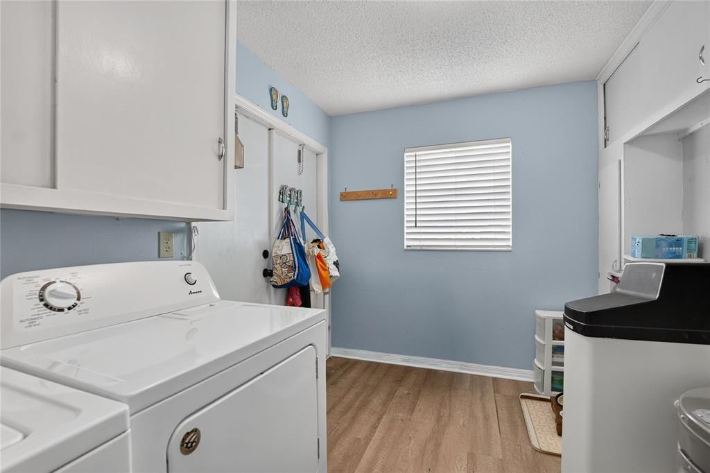 For Sale: $130,000 (2 beds, 2 baths, 1149 Square Feet)