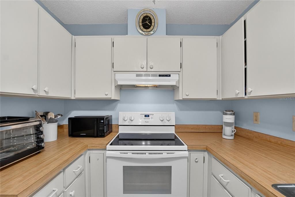 For Sale: $130,000 (2 beds, 2 baths, 1149 Square Feet)
