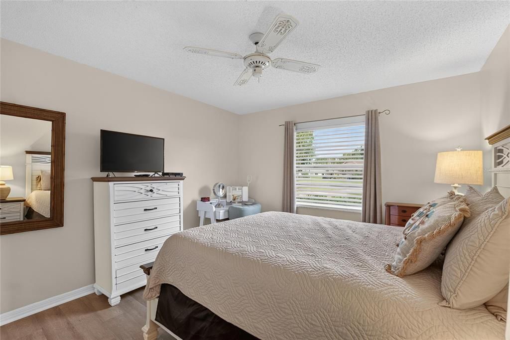 For Sale: $130,000 (2 beds, 2 baths, 1149 Square Feet)
