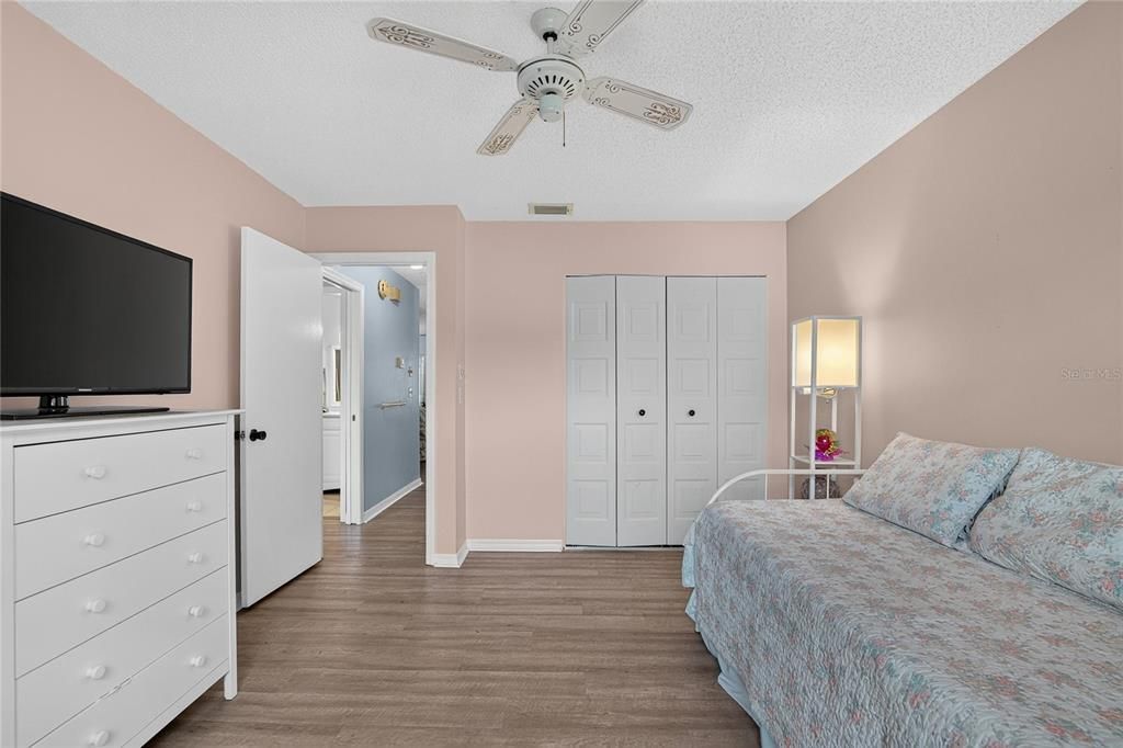 For Sale: $130,000 (2 beds, 2 baths, 1149 Square Feet)