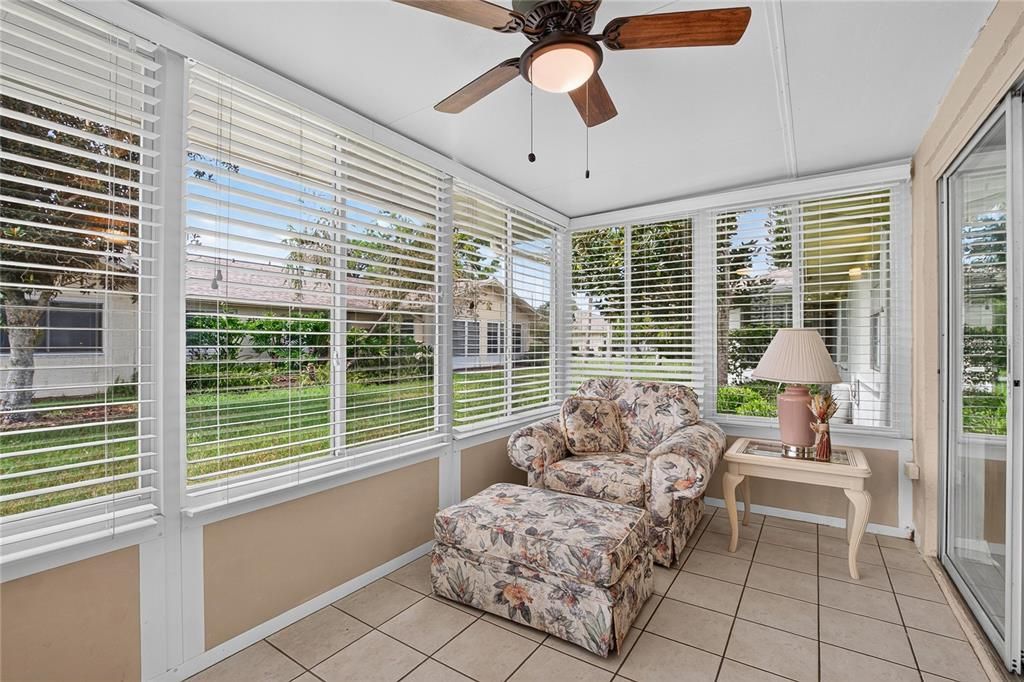 For Sale: $130,000 (2 beds, 2 baths, 1149 Square Feet)