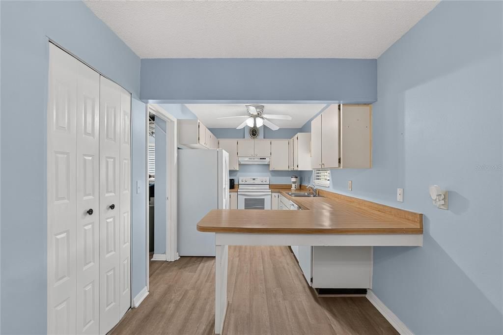 For Sale: $130,000 (2 beds, 2 baths, 1149 Square Feet)