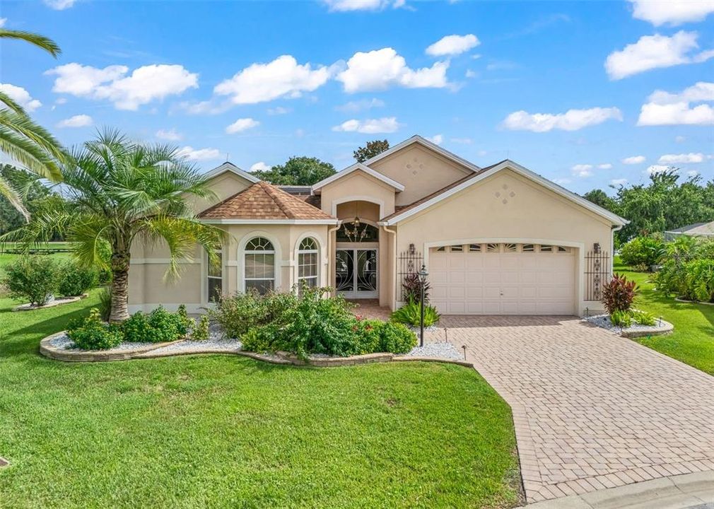 For Sale: $749,000 (3 beds, 4 baths, 2317 Square Feet)