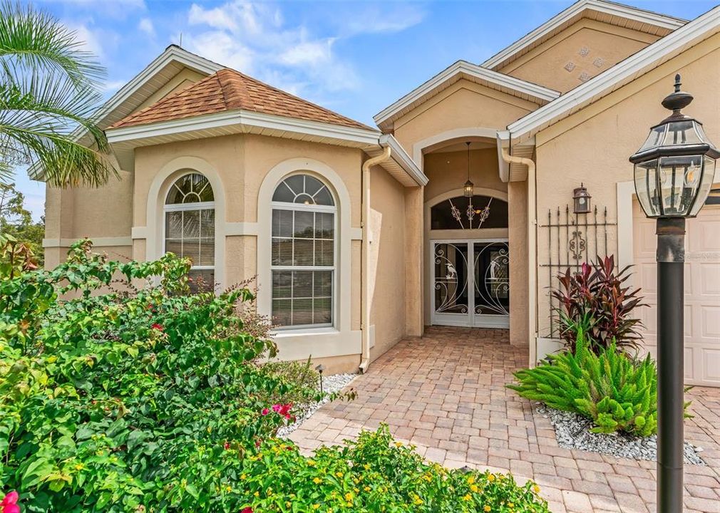 For Sale: $749,000 (3 beds, 4 baths, 2317 Square Feet)