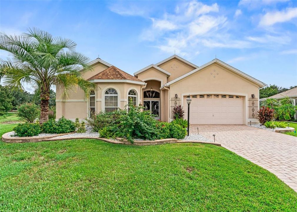 For Sale: $749,000 (3 beds, 4 baths, 2317 Square Feet)