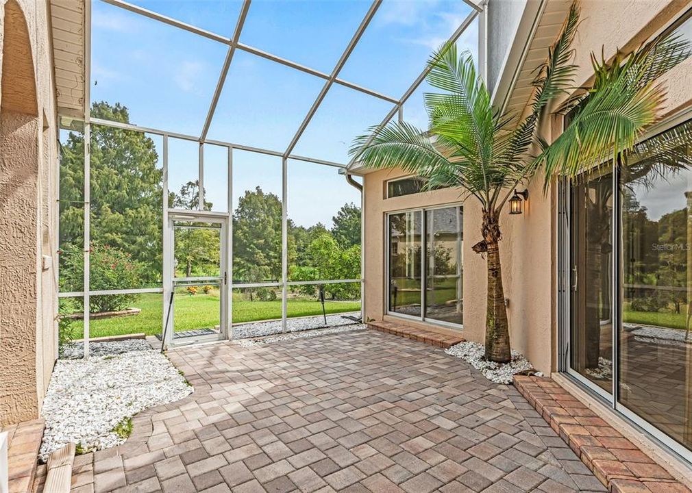 For Sale: $749,000 (3 beds, 4 baths, 2317 Square Feet)