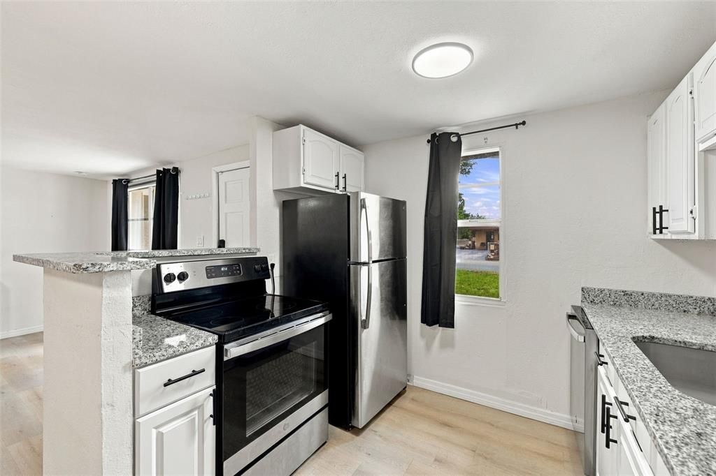 For Sale: $319,900 (4 beds, 2 baths, 1324 Square Feet)