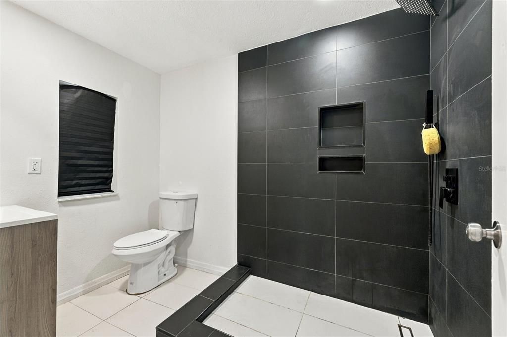 For Sale: $319,900 (4 beds, 2 baths, 1324 Square Feet)