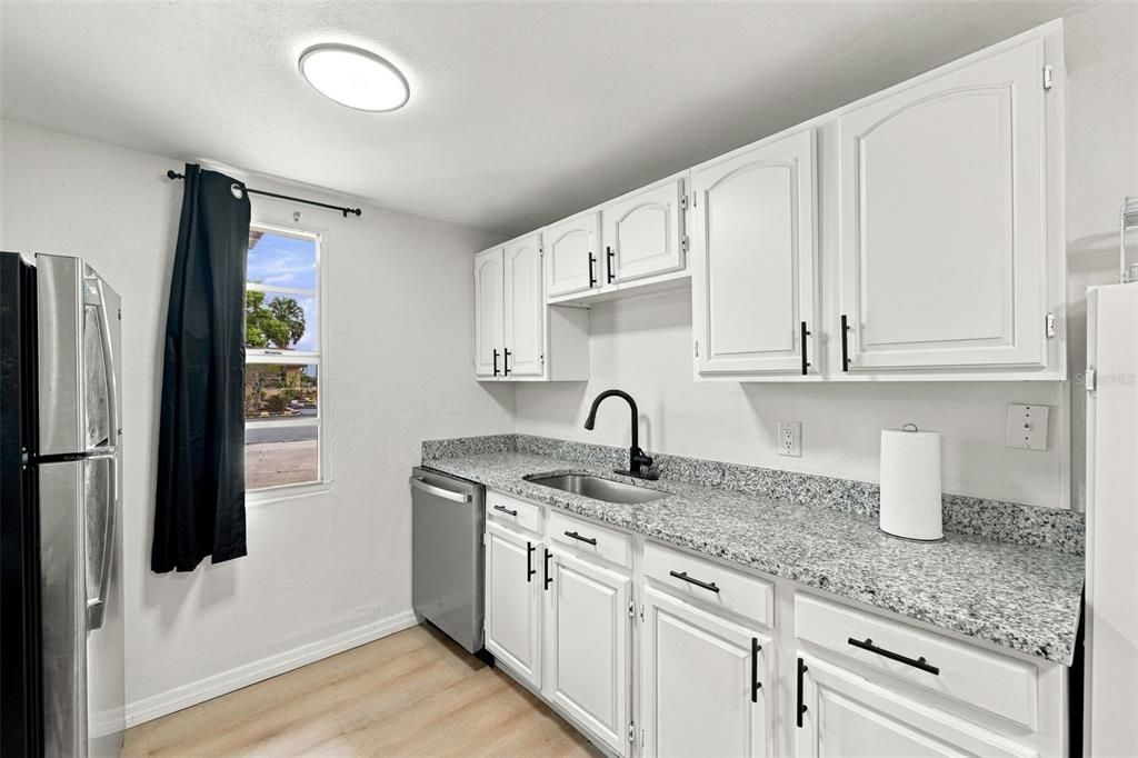 For Sale: $319,900 (4 beds, 2 baths, 1324 Square Feet)