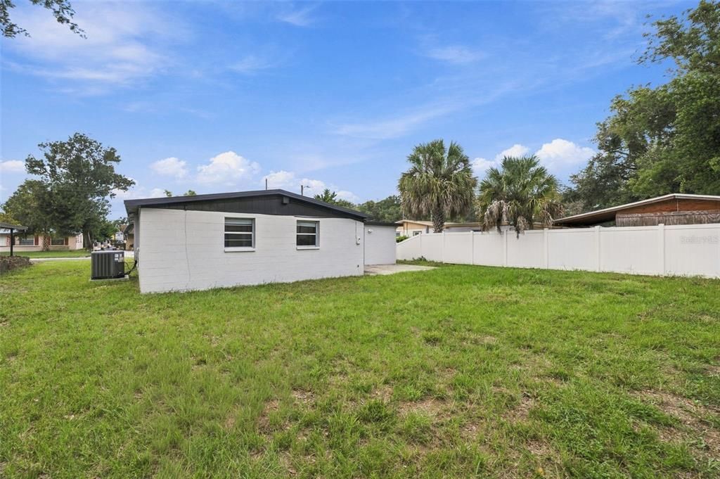 For Sale: $319,900 (4 beds, 2 baths, 1324 Square Feet)