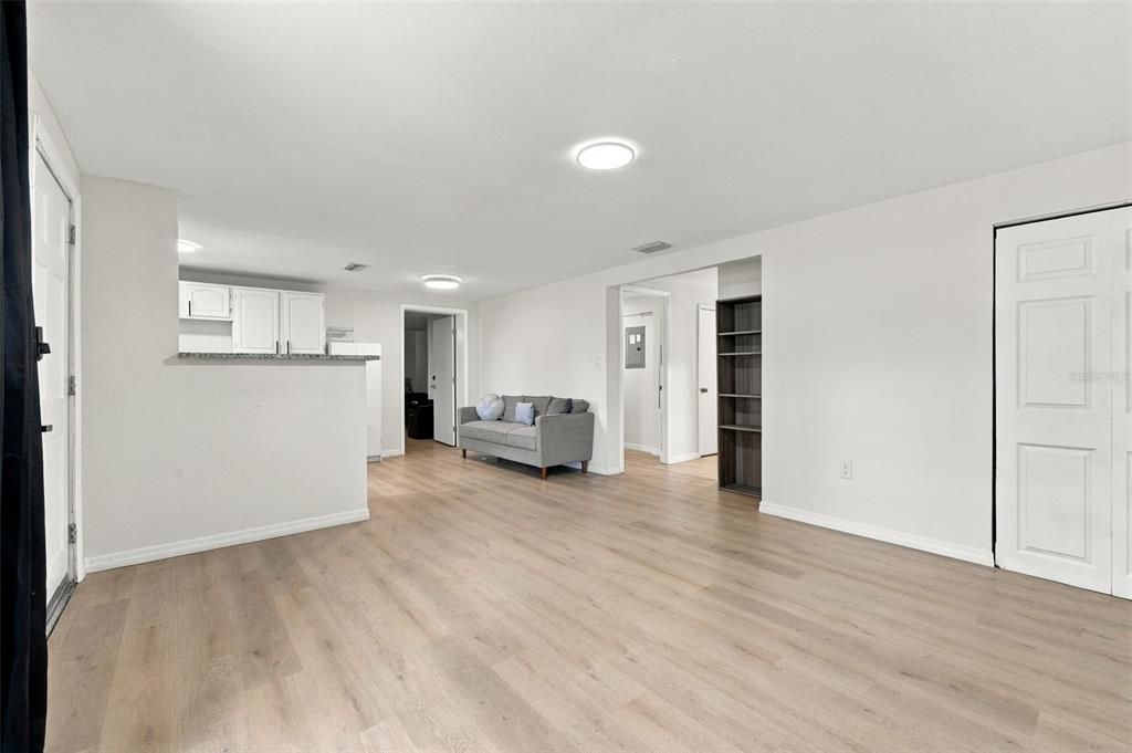 For Sale: $319,900 (4 beds, 2 baths, 1324 Square Feet)