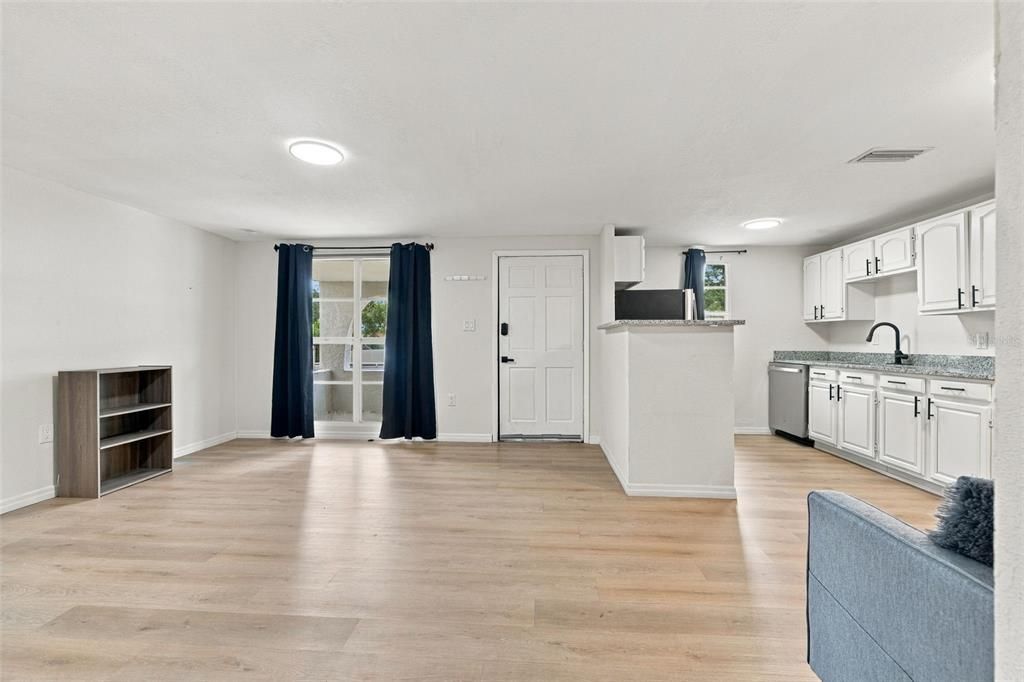 For Sale: $319,900 (4 beds, 2 baths, 1324 Square Feet)